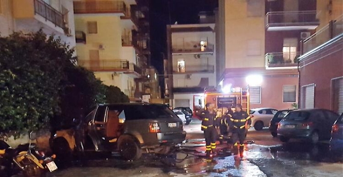 Bruciarono auto ex sindaco di Siracusa: condannati posteggiatori abusivi