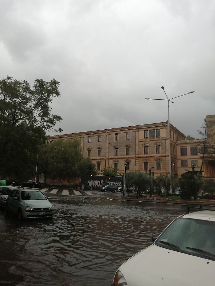 Maltempo a Catania, il Comune: «Segnalateci i danni per i risarcimenti»