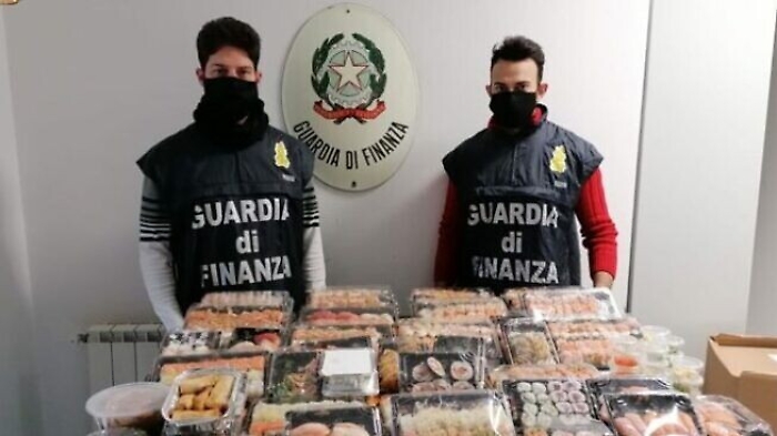 Maxi sequestro di sushi illegale