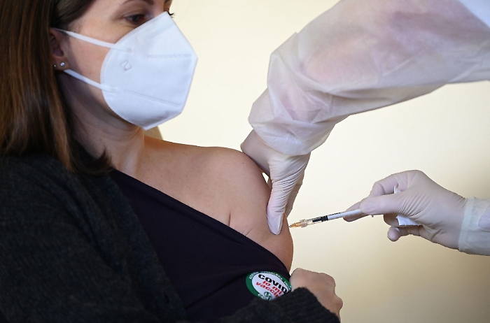 Vax Day, conto alla rovescia anche in Sicilia: alle 11,30 la prima somministrazione