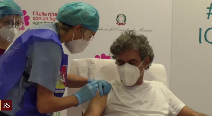 Lotta al Covid, anche in  Sicilia i primi vaccinati tra applausi, emozioni e speranza