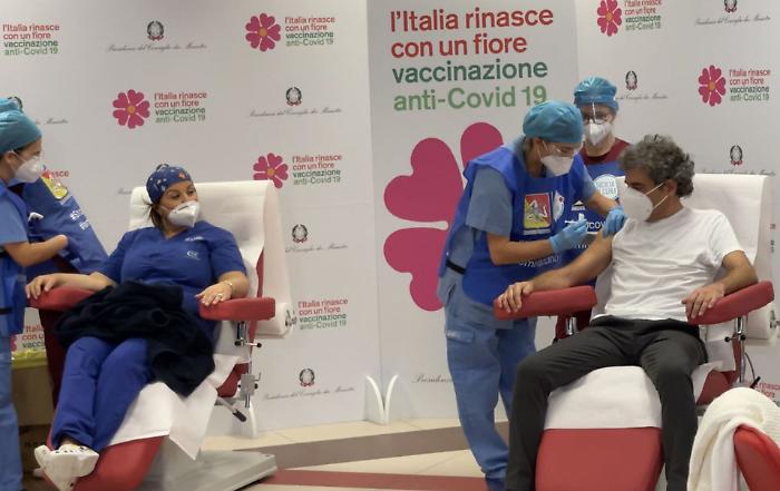 Vax Day, per ora solo 685 dosi in Sicilia: ma 3,5 milioni di vaccinati entro settembre