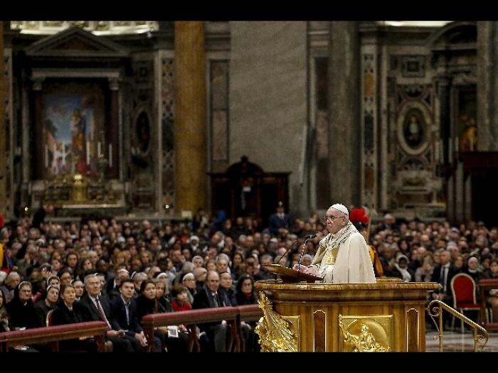 Papa,violenza a donne è profanazione Dio