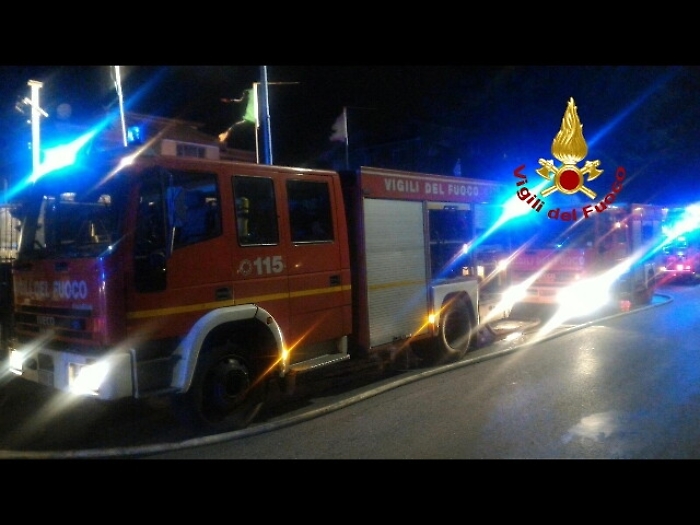 Rogo nel Milanese, distrutti tre Tir