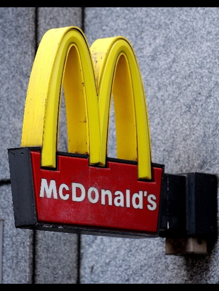 Catania, fallita rapina al McDonald's del Centro Sicilia: arrestati due giovani