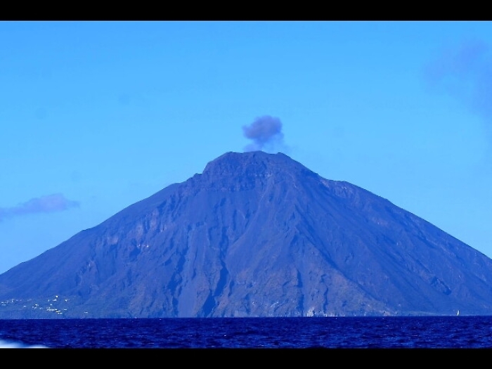 Forte esplosione sullo Stromboli, onda d'urto ha aperto porte e finestre