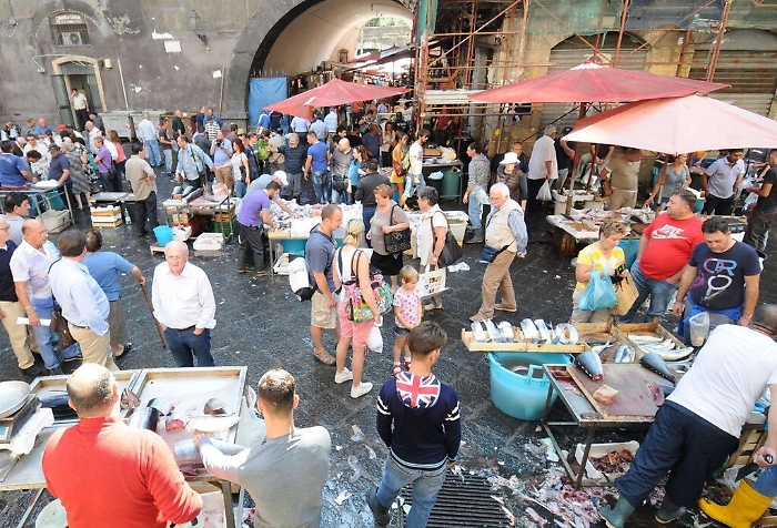 Catania, è arrivato il momento della riapertura di Pescheria e mercatini