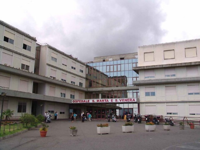 Acireale, infermiere aggredito dal figlio di un’ausiliaria