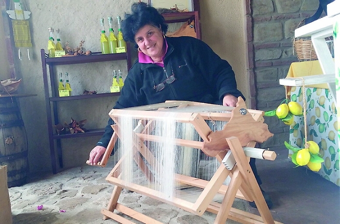 Maria Teresa, «Ecco come ridò vita a bachi, bozzoli e telai»