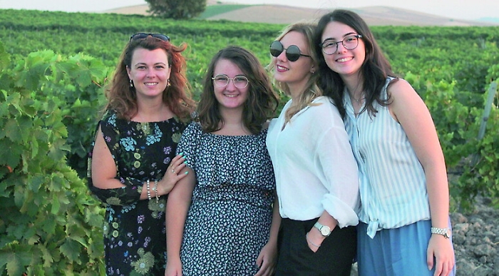 La Sicilia, la terra, la famiglia: sette ettari per 4 sorelle tra uliveti e vigneti