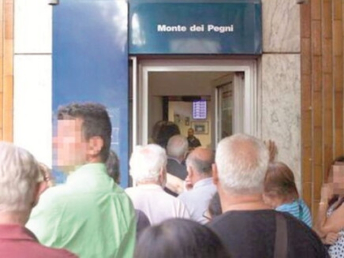 Crisi da coronavirus, in Sicilia nuovi clienti al monte di pietà: in fila pure per 100 euro