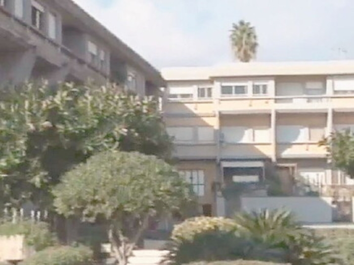 Aci Castello, irrompono i casa di un gioielliere e si fanno consegnare i preziosi