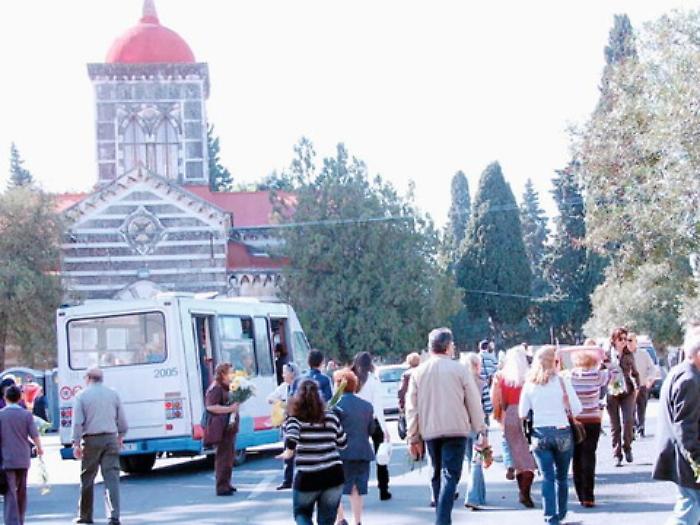 Catania, da lunedì riaprono i cimiteri e tutti i parchi pubblici