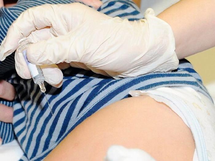Ressa per le vaccinazioni, medici si barricano in ambulatorio