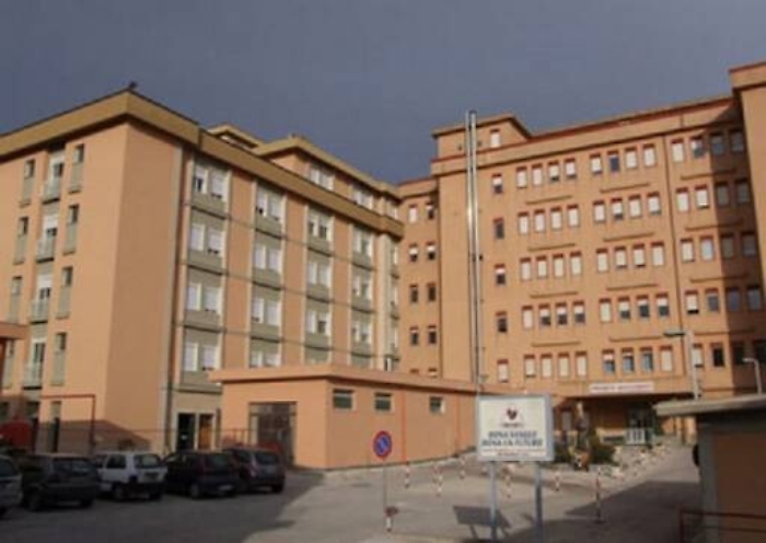 Si ribalta furgone, autista ferito lievemente