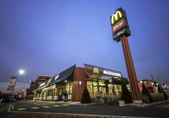 McDonalds, per 2 settimane colazione gratis per medici e infermieri