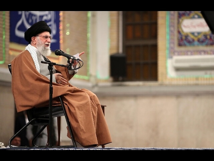 Khamenei a Trump, 'ragiona e poi twitta'