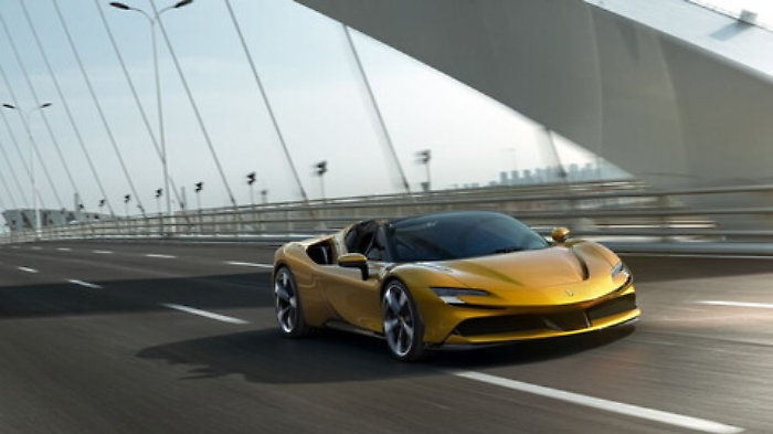 Ferrari SF90 spider. La piu potente supercar di gamma a tetto aperto