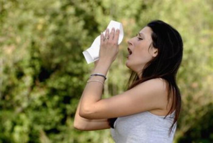 Salute: il caso, trattiene uno starnuto e si rompe la gola