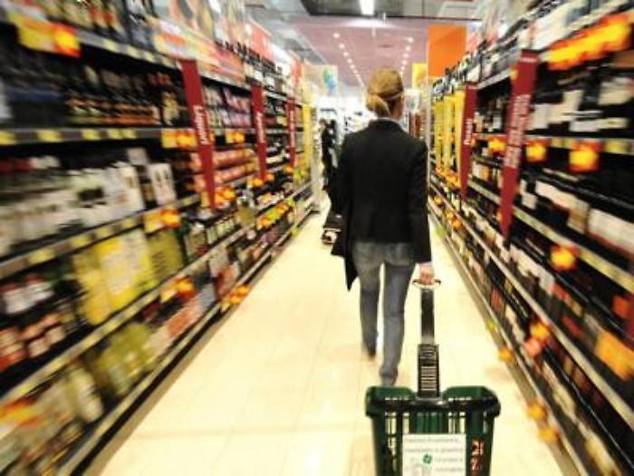 Sempre pi&ugrave; vetro sugli scaffali