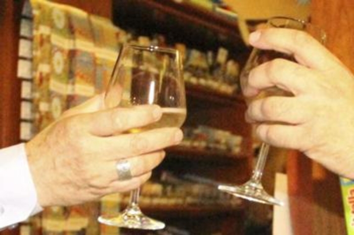 Salute: poco alcol fa bene a chi ha il diabete, effetti su glicemia e grassi