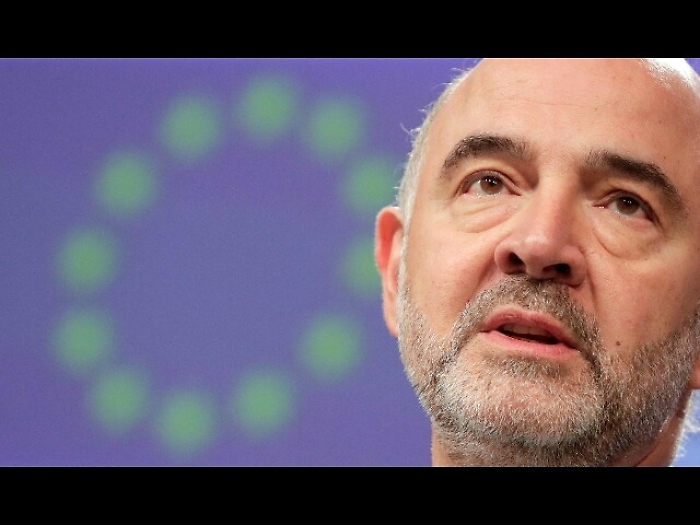 Cambi: euro in calo a 1,1261 dollari