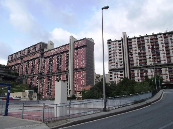Genova rif&agrave; quartiere popolare Begato