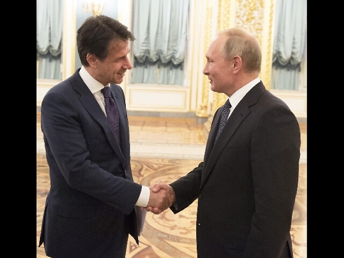 Conte, ricambier&ograve; l'ospitalit&agrave; di Putin