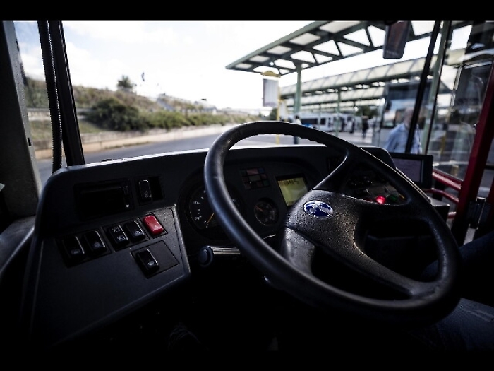 A Roma ancora un bus danneggiato