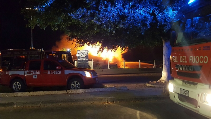 San Valentino di fuoco in un resort a Siracusa: paura tra i clienti