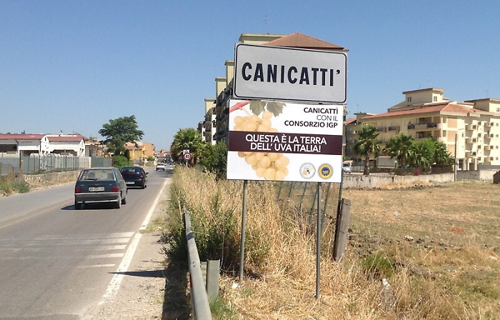 Ladro romeno precipitato nel cortile, Comune di Canicatt&igrave; pagher&agrave; funerali