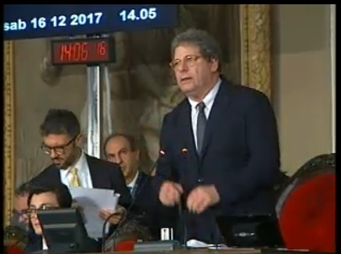 Miccich&eacute; accusa: &laquo;Portaborse Ars? I Cinque Stelle fanno contratti di sei mesi&raquo;