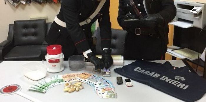 Droga per "sballo" di Capodanno sequestrata a corriere ghanese