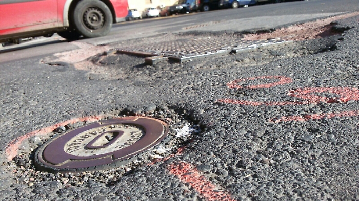 Catania, tombini e manto stradale, rumori e avvallamenti nelle vie Ingegnere e Palazzotto