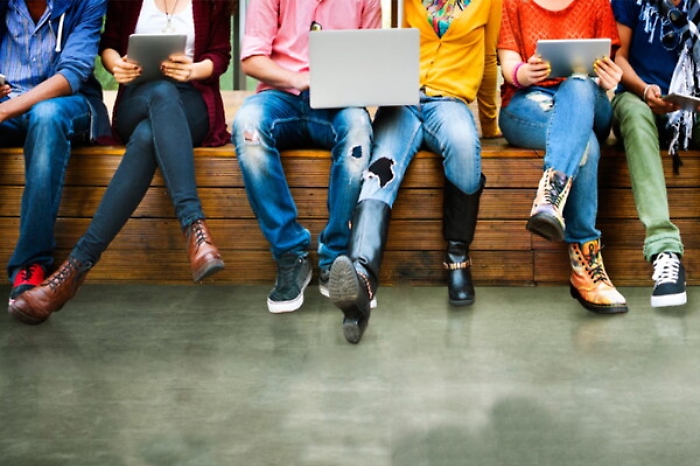 Le paure, i sogni e le speranze dei giovani nel report "Generazione 18" 