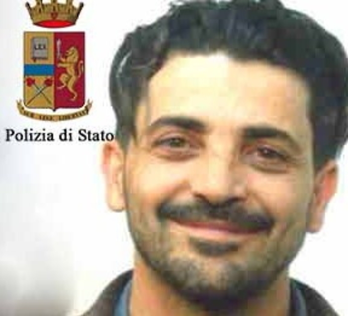 Vittoria, picchia selvaggiamente lavoratore rumeno che voleva riscaldarsi : arrestato