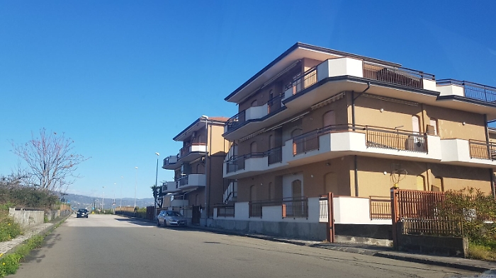 Torre Archirafi, nell'appartamento "estivo" un laboratorio-raffineria per la droga