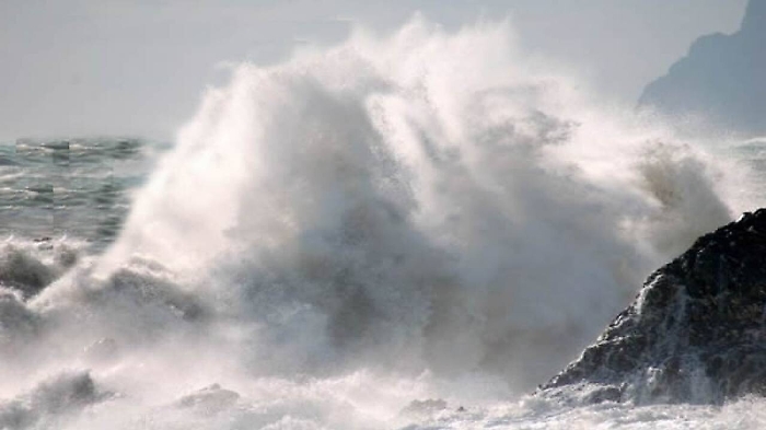 Eolie isolate per il forte vento di scirocco