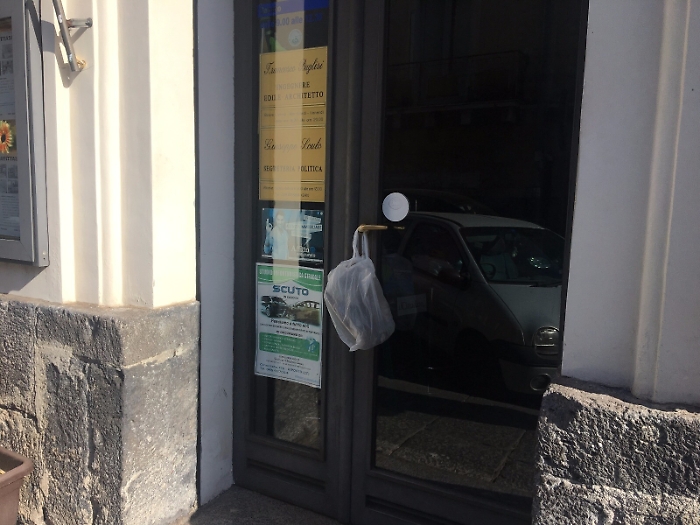 Riposto, busta con una colomba morta ad imprenditore la cui figlia &egrave; candidata