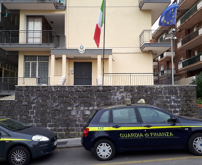 Aci Catena, bancarotta da due milioni: arrestato proprietario di autosalone