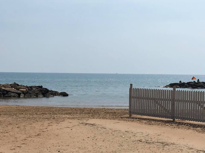 Tentano di incendiare il lido balneare, ma non hanno fatto i conti con il custode