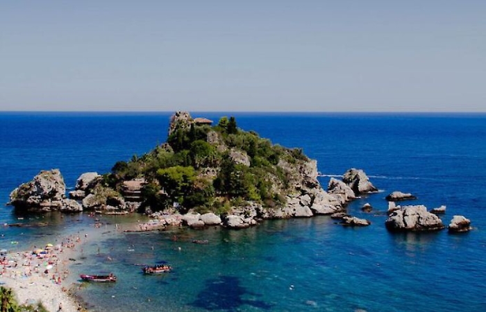 Taormina, forse presto degli indizi sul cadavere in mare senza arti