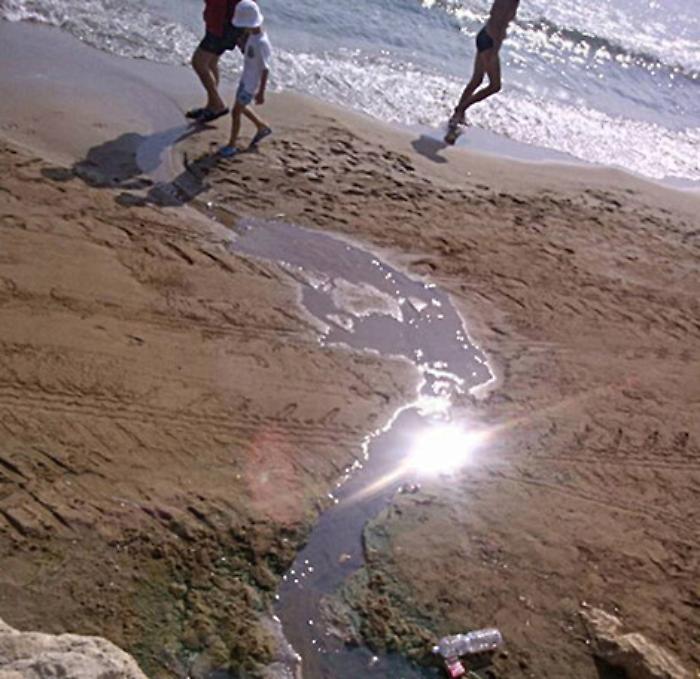 Fresche forse, chiare di sicuro no:in Sicilia tuffi in acque da evitare