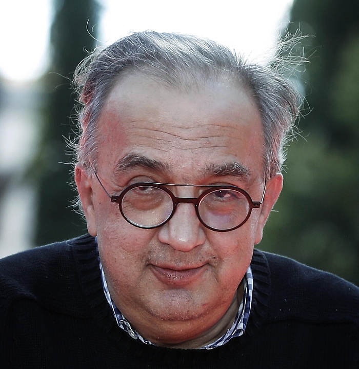 Il manager con il maglioncino e gli occhiali alla Harry Potter