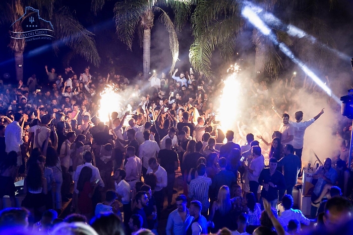 Sant'Alessio, si "spegne" la movida: stop di dieci giorni al Capo dei Greci