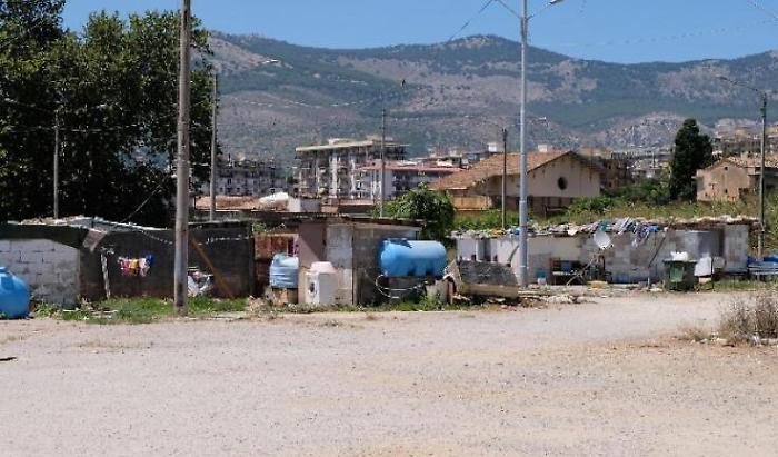 Palermo, via i rom da campo della Favorita: Orlando firma ordinanza