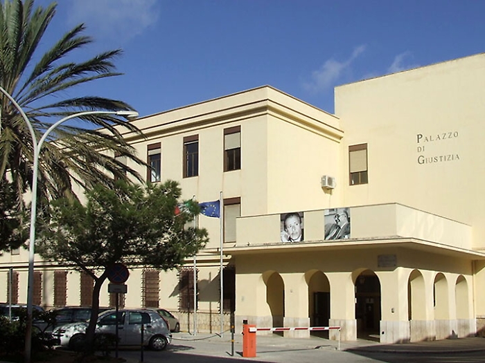 Marsala, accusato di violenza dalla moglie viene "scagionato" in aula dalla nuora