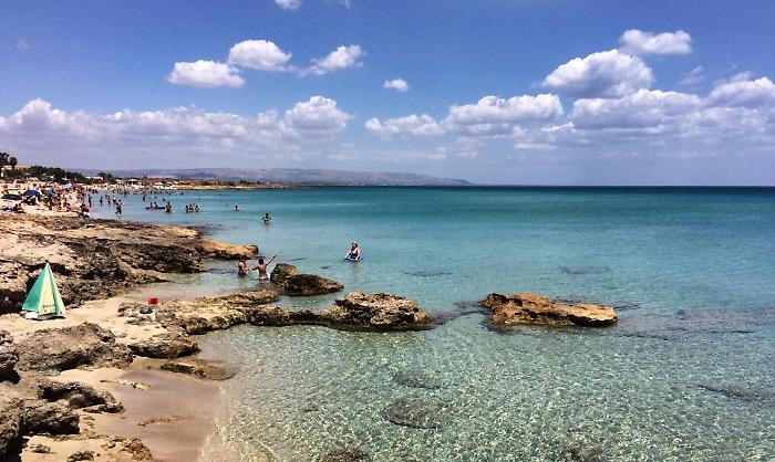 Dipendente ospedale, in malattia per trauma al ginocchio, "saltellava al mare a Marzamemi"
