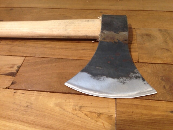 Minaccia di morte moglie con una mannaia: arrestato cingalese