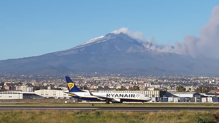 Etna, l&rsquo;aeroporto di Catania di nuovo operativo: lento ritorno alla normalit&agrave; 